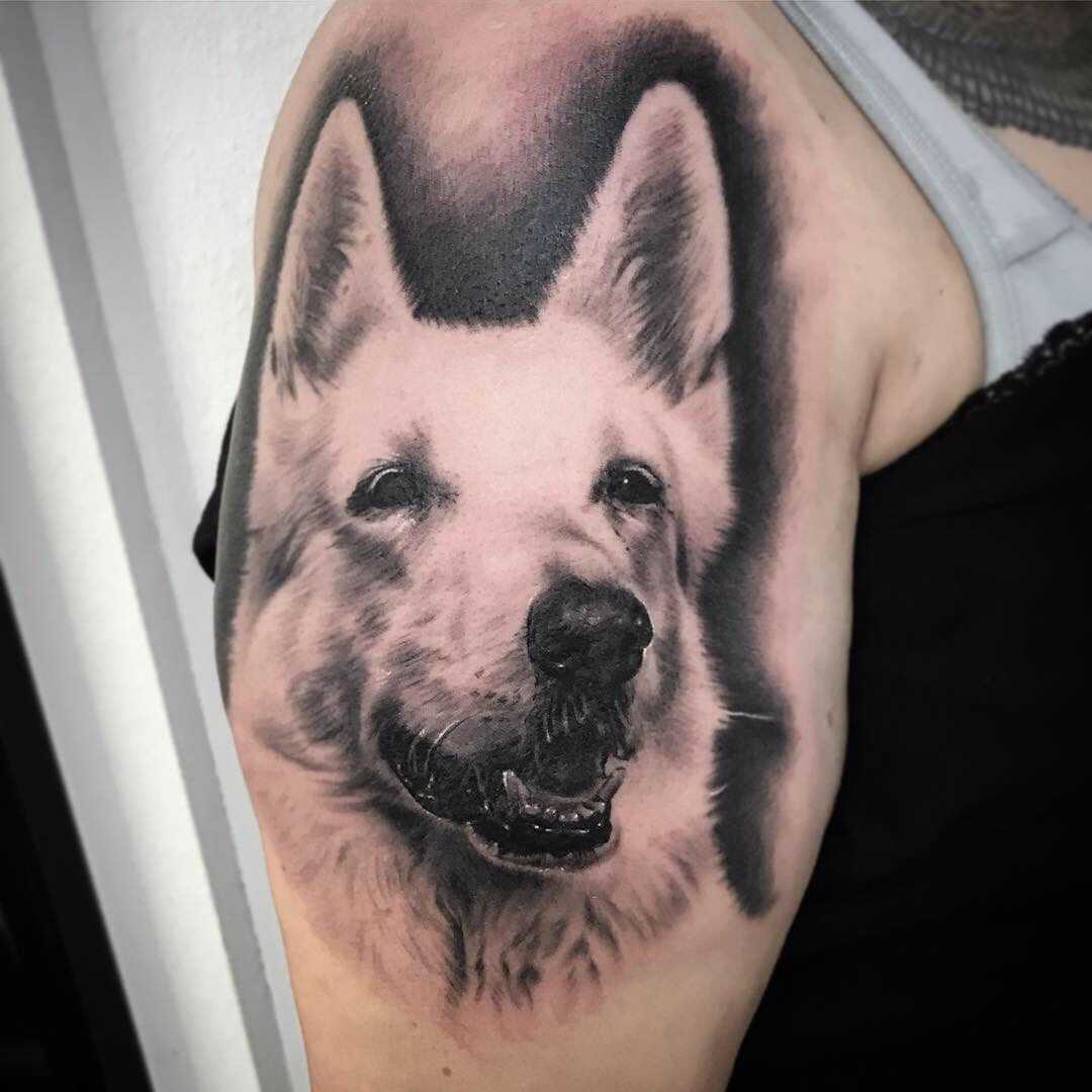 Tattoo Hund Portrait Schwarz Weiß