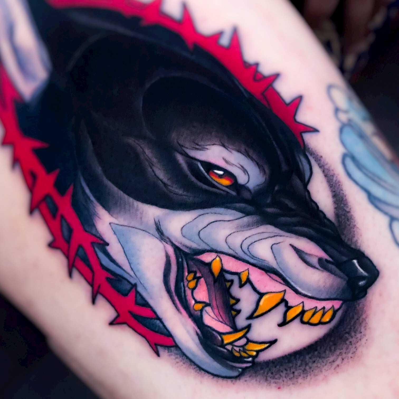 Tattoo Hund mit Stacheln in Farbe